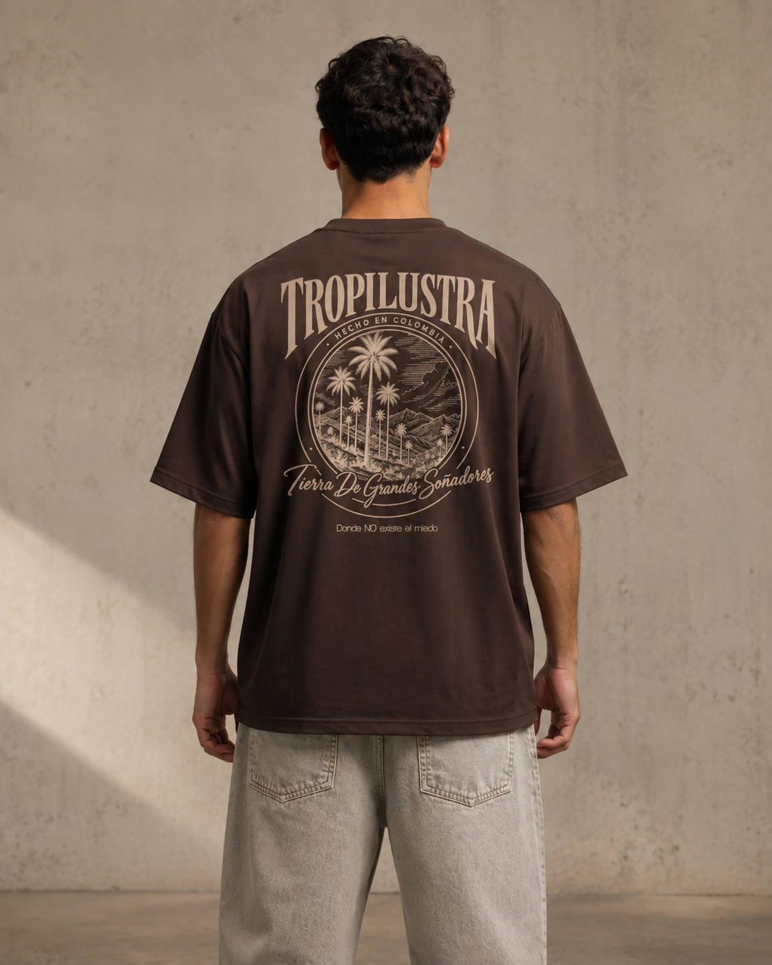 Camiseta Oversize Tropilustra – TIERRA DE GRANDES SOÑADORES